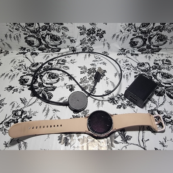 Samsung Smartwatch with Silver Bezel and Cream Band - Picture 1 of 6